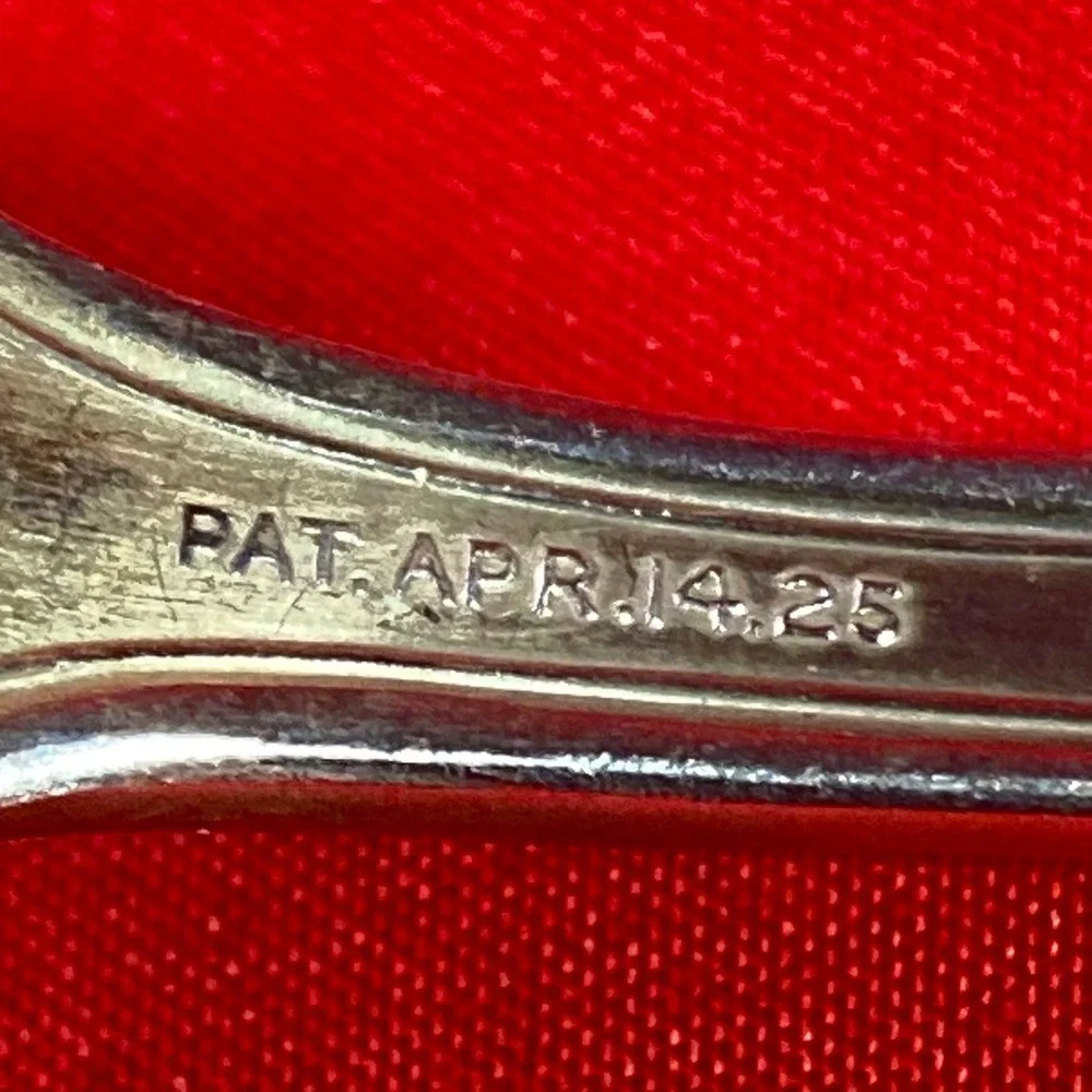 4 - Vtg Wm Rogers & Son Triumph Dessert or Soup Spoons 7.25